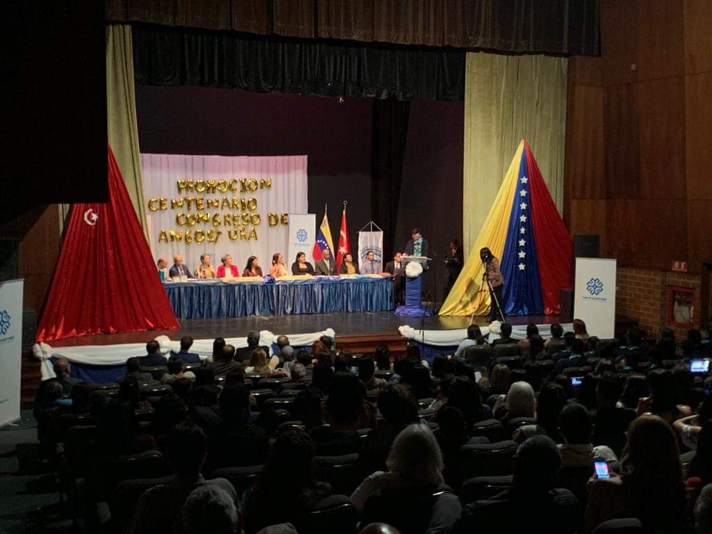 Venezuela Maarif Okullarında Mezuniyet Heyecanı