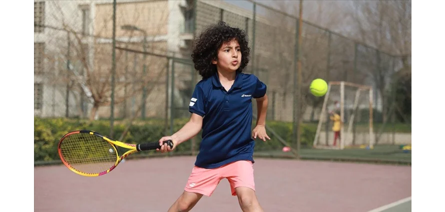 Erbil’de Maarif Okulu Öğrencisi Tenis Turnuvasında Birinci Oldu