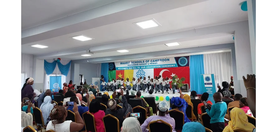 Kamerun'da Türkiye Maarif Vakfı'na bağlı okulların mezuniyet töreni düzenlendi