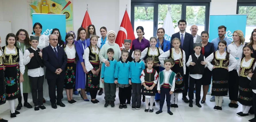 Emine Erdoğan, Maarif öğrencileriyle bir araya geldi