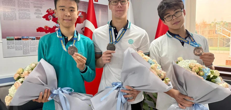 Les élèves de Maarif reviennent de l’Olympiade Internationale d’Intelligence Artificielle Fizmat avec une médaille de bronze