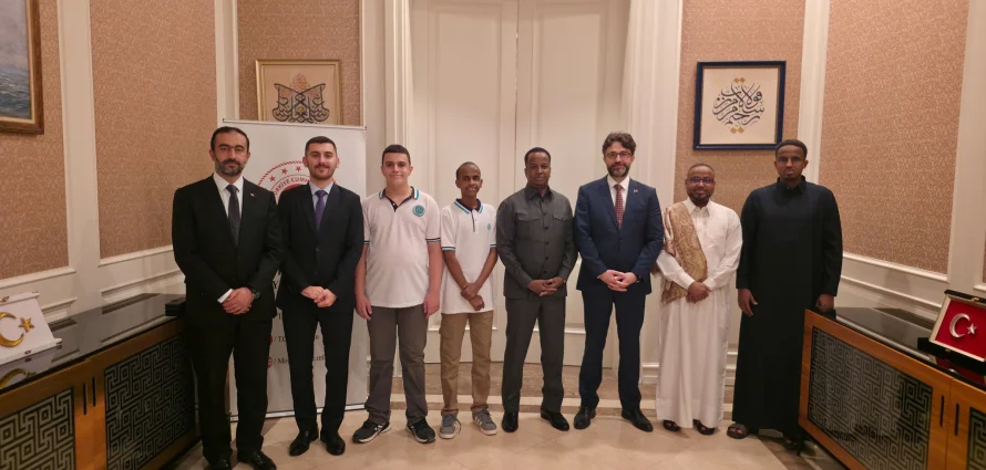 Invitation de l’Ambassade à un élève Maarif en Somalie