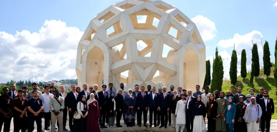 Fondation Maarif de Türkiye rend hommage aux martyrs à l’occasion du 10e anniversaire du 15 Juillet