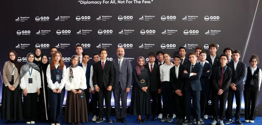 Le Président Özdil rencontre les jeunes au Bosphorus Diplomacy Forum