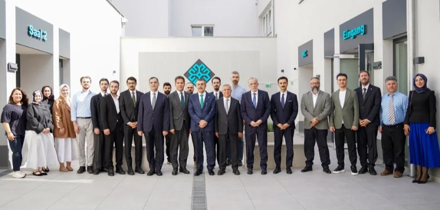 Millî Eğitim Bakanı Yusuf Tekin, Viyana Eğitim Merkezini Ziyaret Etti