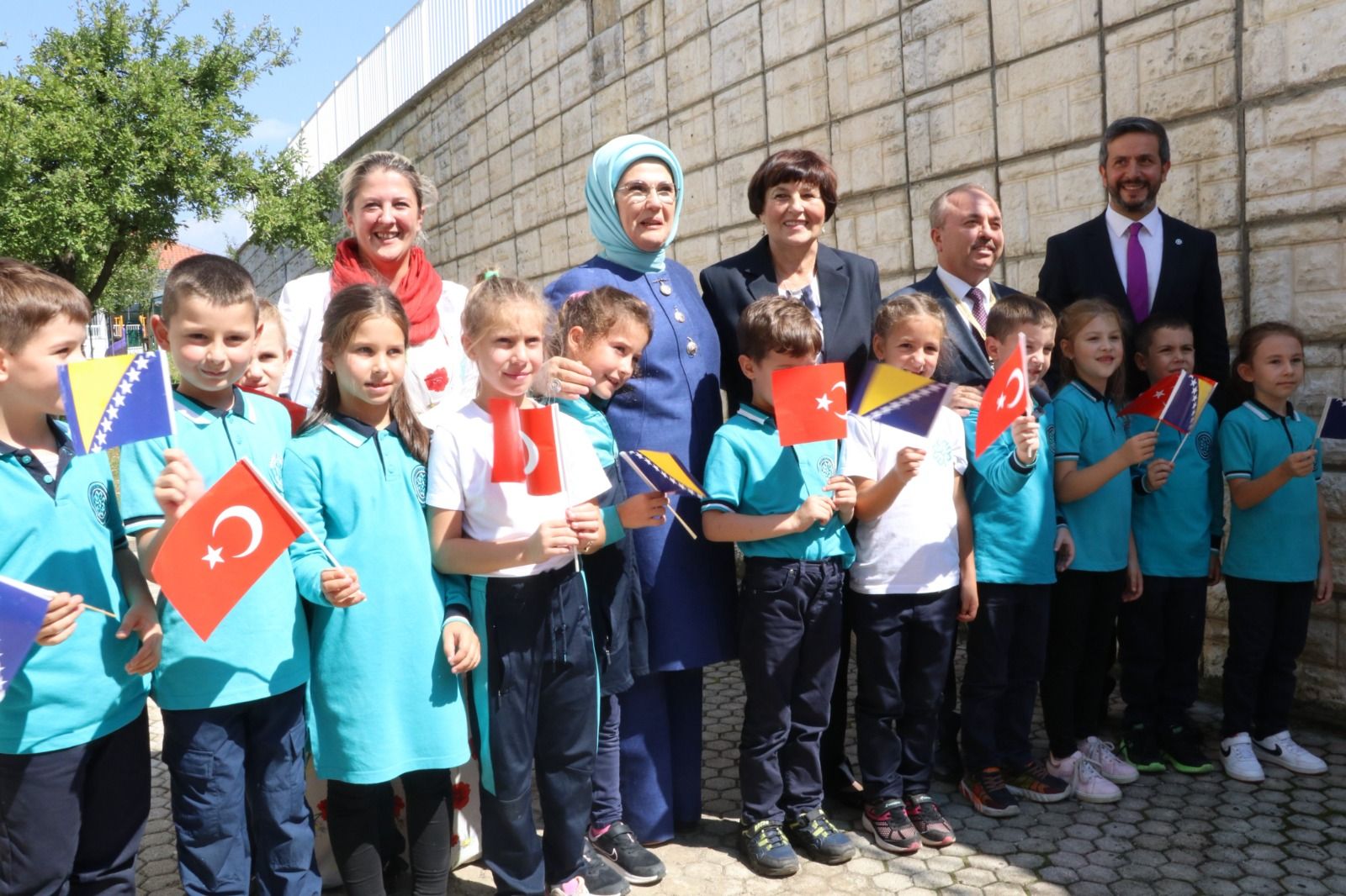 Emine Erdoğan Türkiye Maarif Vakfı Okulunu Ziyaret Etti