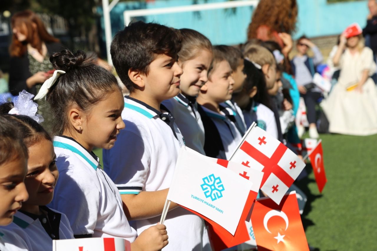 Gürcistan Maarif Okullarında İlk Gün Heyecanı