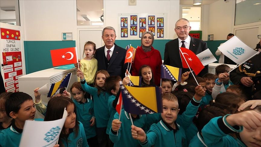 Hulusi Akar: “Bosna Hersek’in geleceği sizlersiniz.”