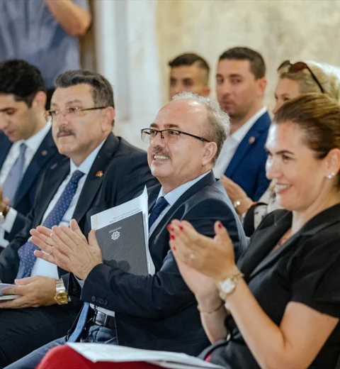 Présentation du livre « Poèmes, Roses, Lumières » publié par la Fondation Maarif de Turquie