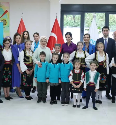 Emine Erdoğan, Maarif öğrencileriyle bir araya geldi