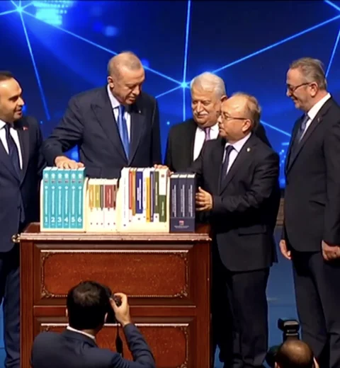 President Erdoğan Was Presented with the Turkish Maarif Encyclopedia