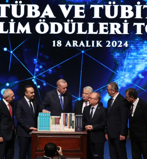 President Erdoğan Was Presented with the Turkish Maarif Encyclopedia