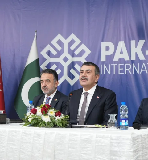 Milli Eğitim Bakanı Tekin, Türkiye Maarif Vakfının Pakistan Lahor'daki okulunu ziyaret etti