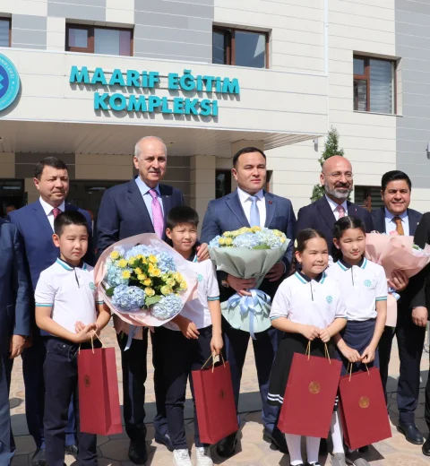 TBMM Başkanı Numan Kurtulmuş, Kırgızistan'da Maarif Okulu'nu Ziyaret Etti