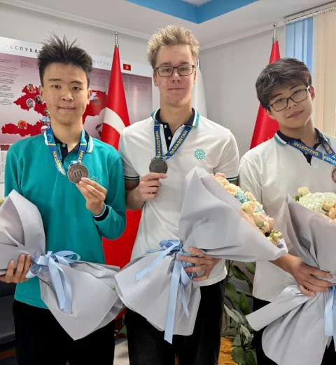 Maarif Öğrencileri Fizmat Uluslararası Yapay Zekâ Olimpiyatı’ndan Bronz Madalya ile Döndü