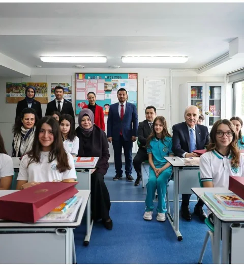 TBMM Başkanı Kurtulmuş, Romanya Maarif Okulu’nu ziyaret etti