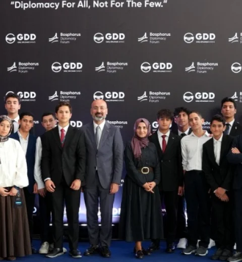 Le Président Özdil rencontre les jeunes au Bosphorus Diplomacy Forum