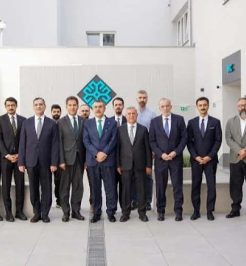 Millî Eğitim Bakanı Yusuf Tekin, Viyana Eğitim Merkezini Ziyaret Etti