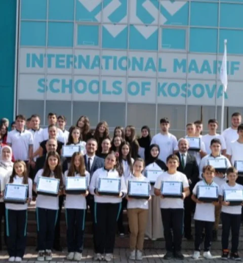 Les écoles Maarif du Kosovo, pionnières de l'enseignement de l'intelligence artificielle