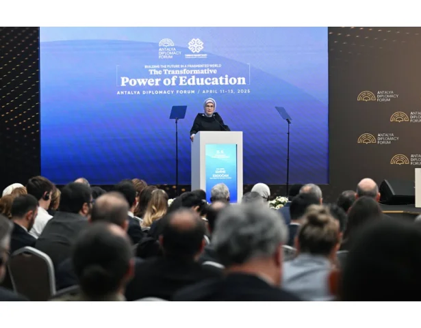Sayın Emine Erdoğan | Ayrışan Dünyada Geleceği İnşa Etmek: Eğitimin Dönüştürücü Gücü