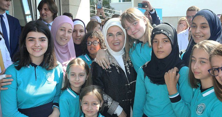 Emine Erdoğan’dan, Maarif Okullarına ziyaret